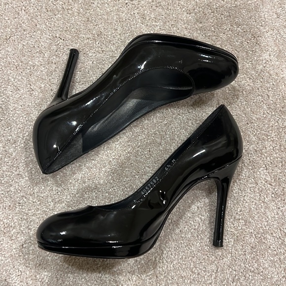 Stuart Weitzman Black Patent Round Toe Heels - Picture 2 of 6